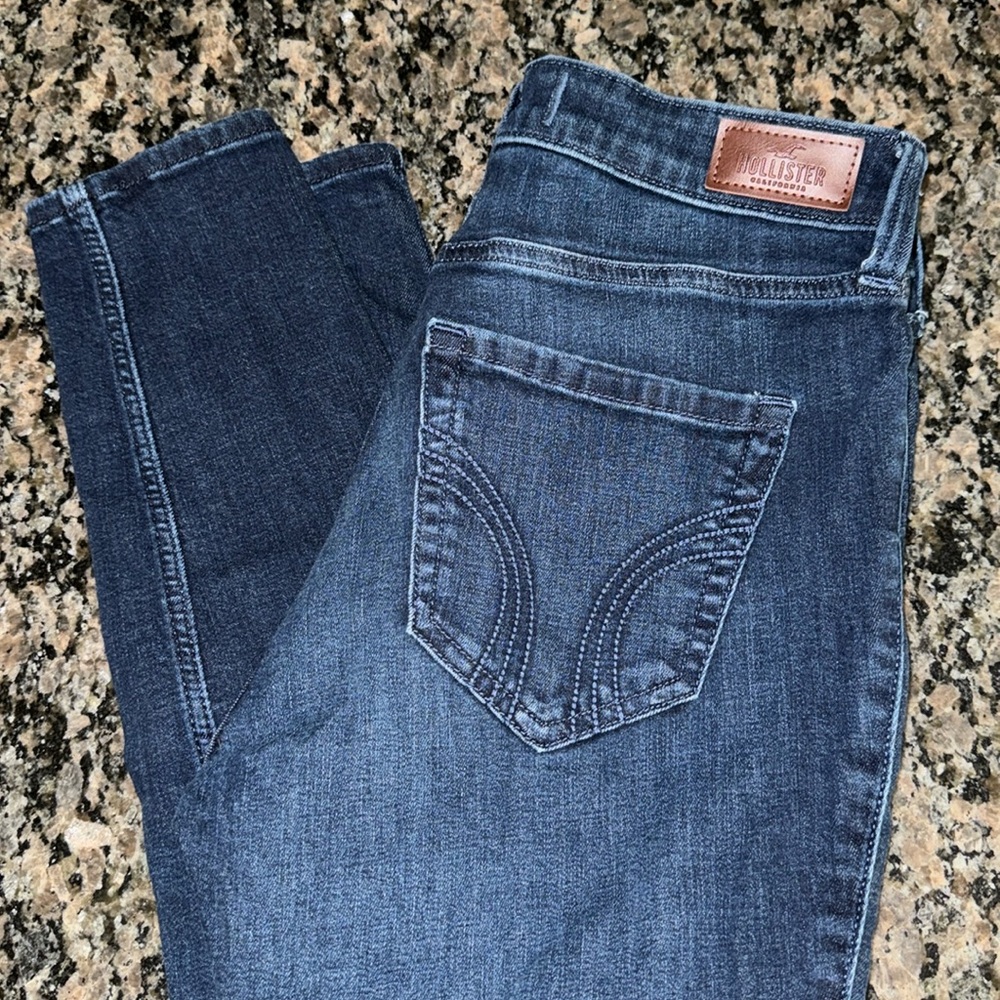 Hollister Curvy High-Rise Super Skinny Jeans
